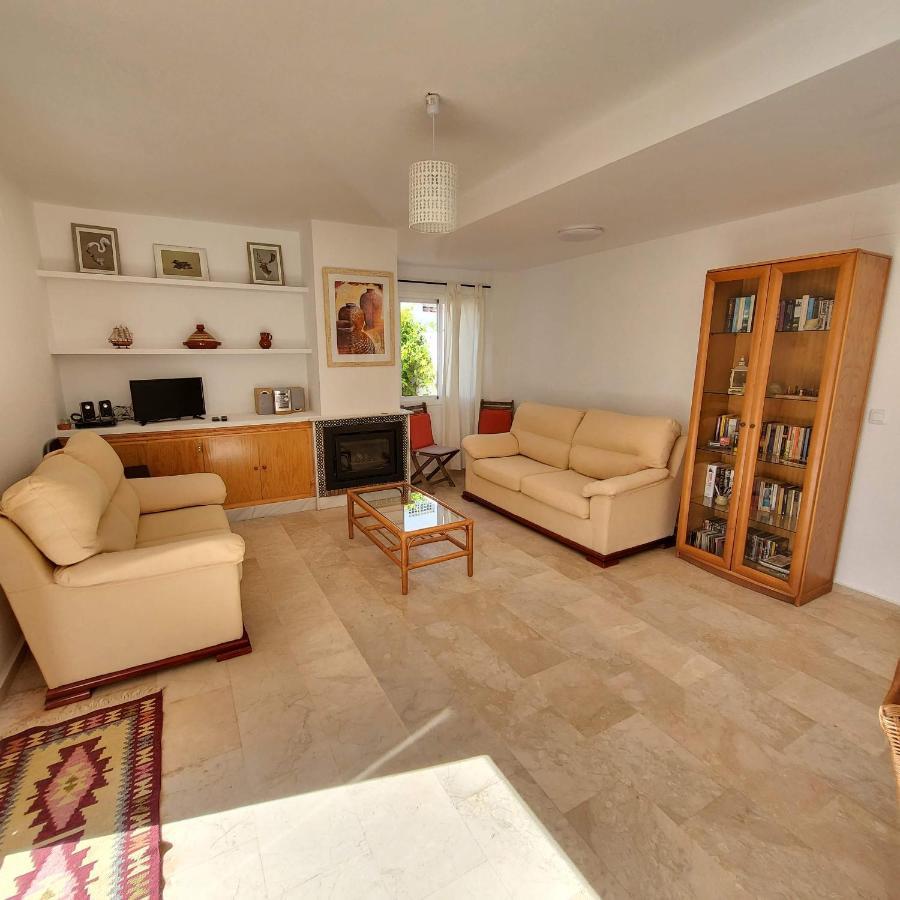 Casa Amplia Adosada Al Lado De La Playa *